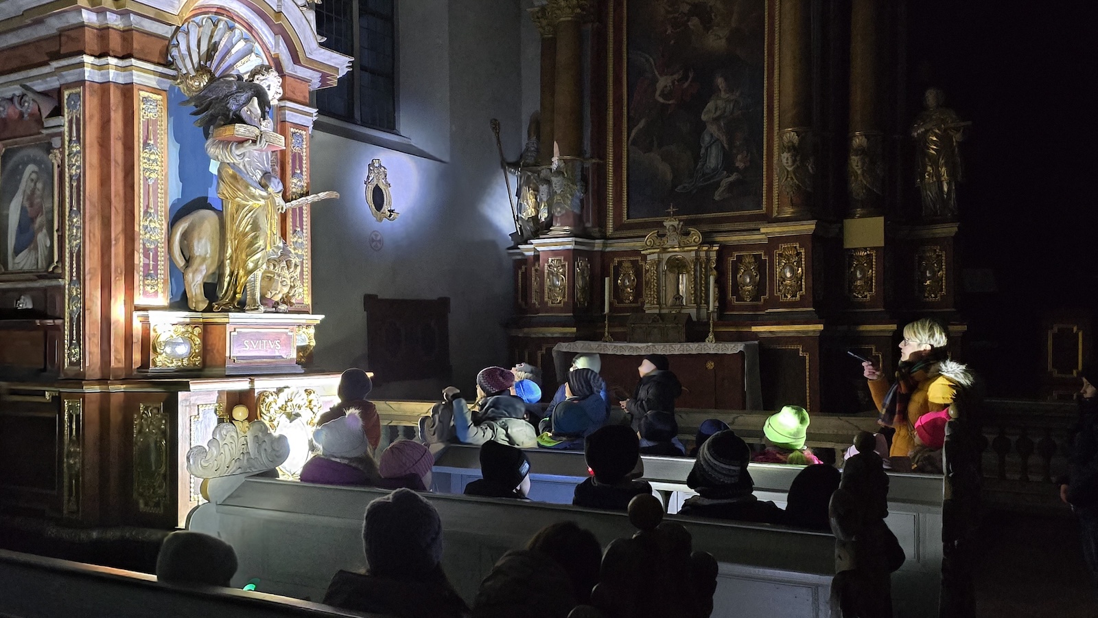 Mit Taschenlampen im dunklen Welterbe auf Entdeckertour