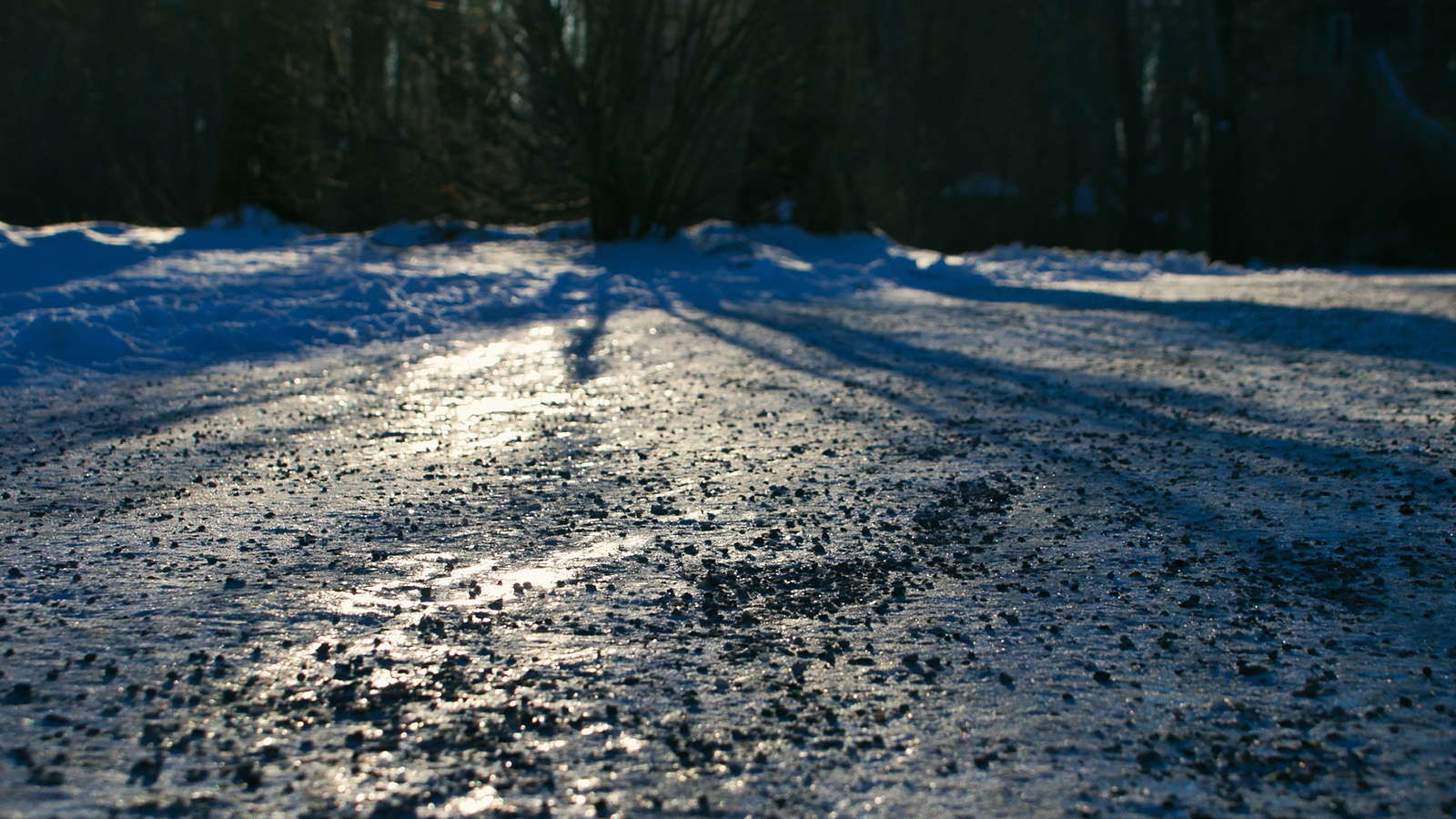 Erneuter Wintereinbruch sorgt für Verkehrschaos bei Warburg